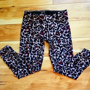 Calvin Klein Wicking Cropped Yoga Pants